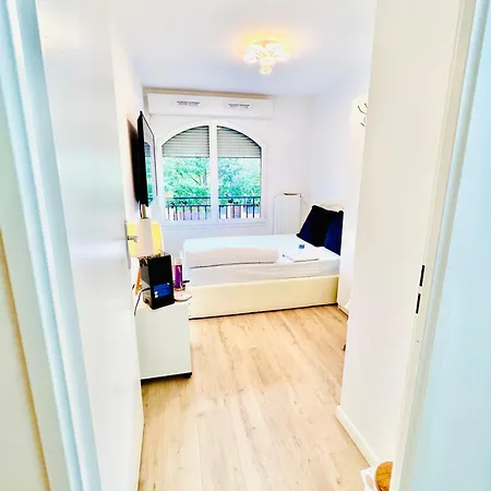 Quarto em Acomodações Particulares Les Residences De Djibril Le Blanc-Mesnil