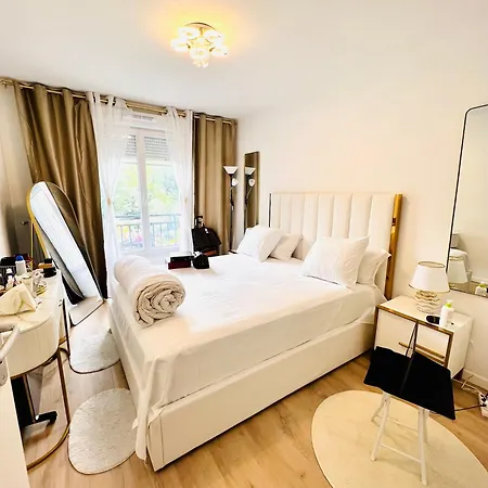 Quarto em Acomodações Particulares Les Residences De Djibril Le Blanc-Mesnil