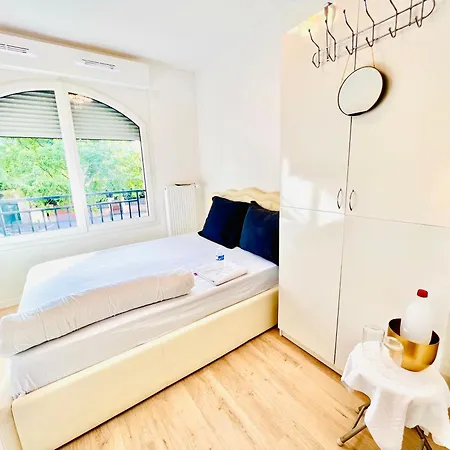 Quarto em Acomodações Particulares Les Residences De Djibril Le Blanc-Mesnil